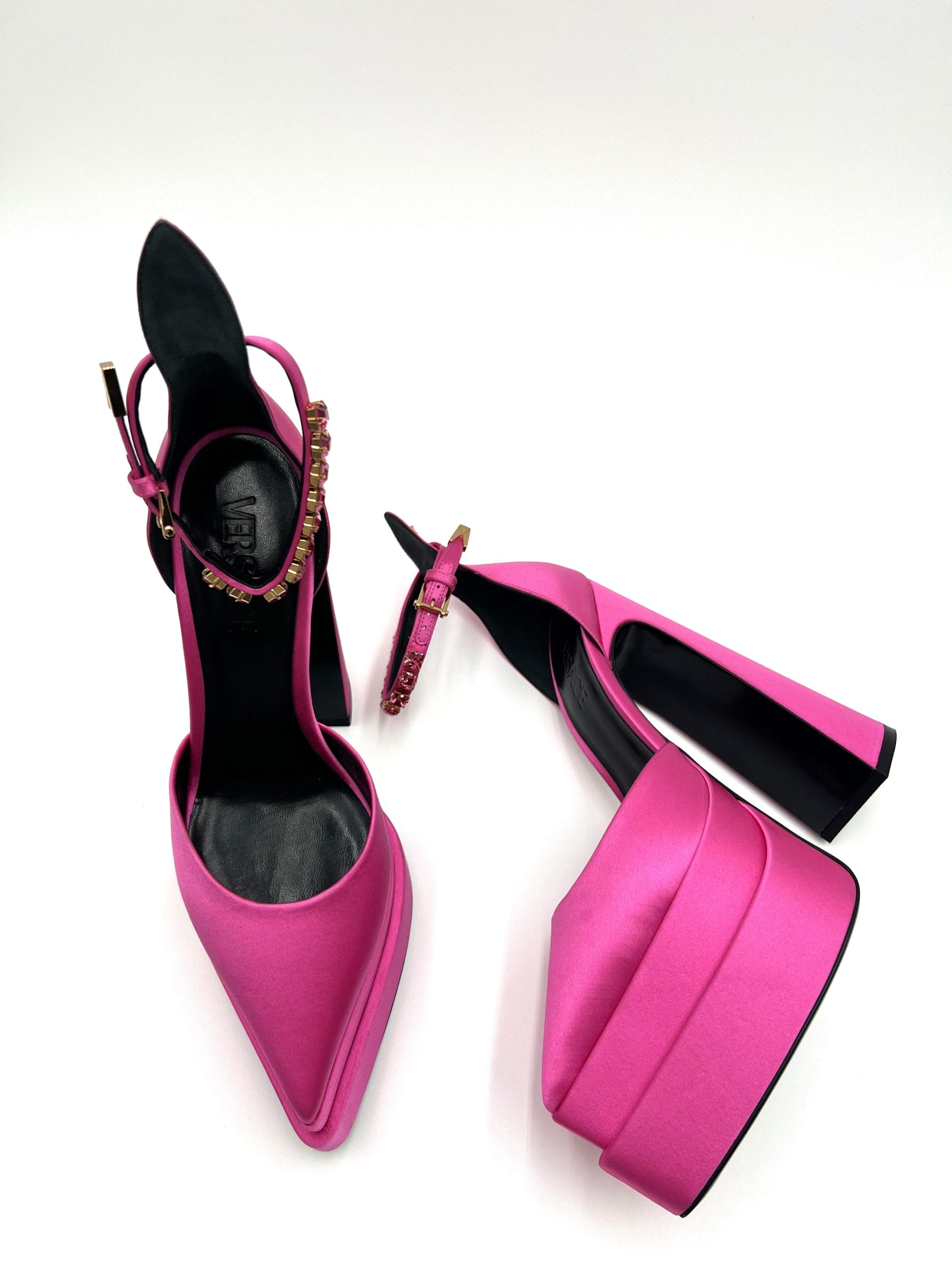 サンダル・ミュール Versace Fuchsia satin Medusa Aevitas sandals Versace Outlet: Medusa Aevitas platform sandal in satin